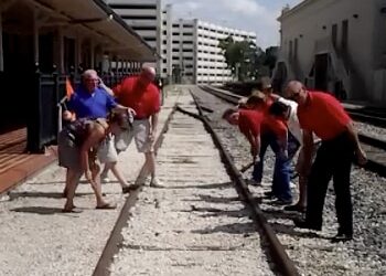 Allied Builders Raced Through Orlando on a Camaraderie Quest Team Scavenger Hunt