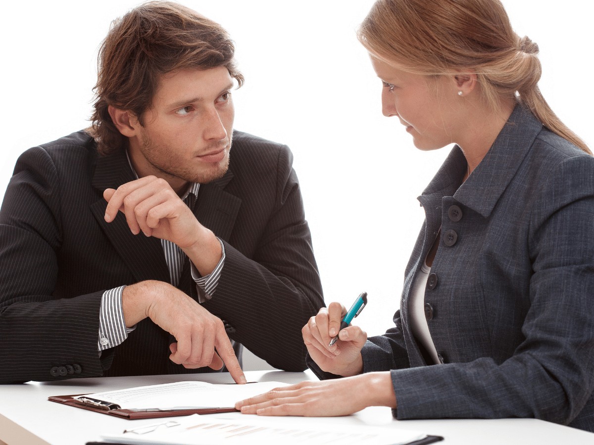 How to Manipulate People7 Signs of a Con Artist You Need to Know