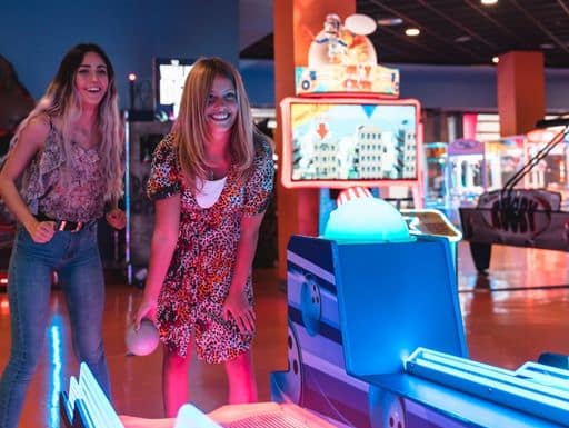 Arcades Can Make a Fun Corporate Outing for Both Young and Old